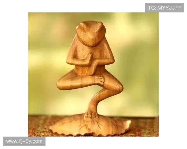 精美手工木雕小足球艺术品 传承匠心与创新设计完美融合