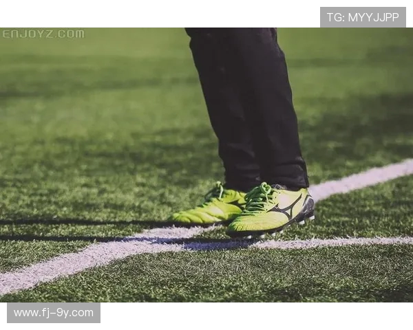 围绕美津侬黑白足球战靴全面解析巅峰速度与精准控球体验提升新感